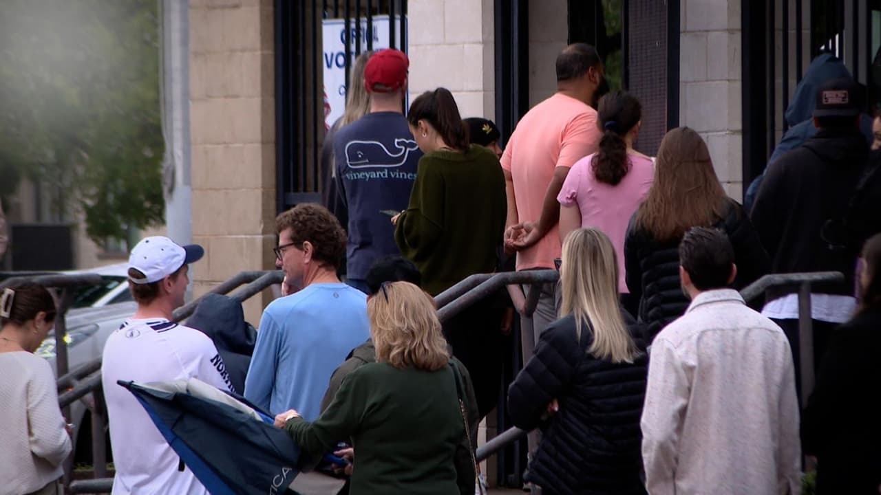 En el norte de Texas, 
<b>los condados de Dallas y Tarrant ocupan el segundo y tercer lugar, respectivamente, en el número de votantes registrados en todo el estado</b>. El condado 
<b>Dallas cuenta con 1,467,410 personas registradas</b>, mientras que 
<b>en Tarrant hay 1,309,456</b>. Solo el condado Harris, en Houston, supera estas cifras con 2,693,055 votantes registrados.