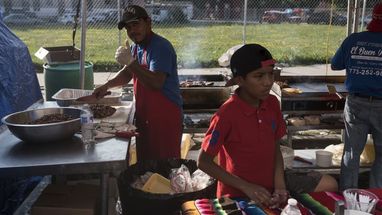<b>Pilsen Fest, Pilsen</b>
<br>La localidad de Pilsen se prepara para un festival de música, gastronomía y cultura mexicanas. La cita este este 17 de septiembre en la Calle 18 y Blue Island Ave., con artistas como PibchePinchaDiscos, de Rubén Albarrán, el vocalista de la banda Café Tacvba. 
<br>Para más información, 
<a href="http://www.pilsenfestchicago.com/?fbclid=IwAR0_voQAF3rHPBbQK5izRTqPIetMi55XmYaSL_8JgxjbzbpFSK0OdqWi1qQ" target="_blank">consulta esta página</a>.