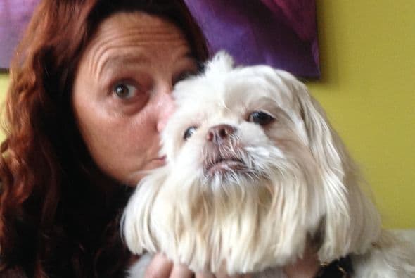 Andrea Arrigone tiene dos niñas en la casa. Aquí aparece con una de ellas llamada Luna, a quien ama con locura.