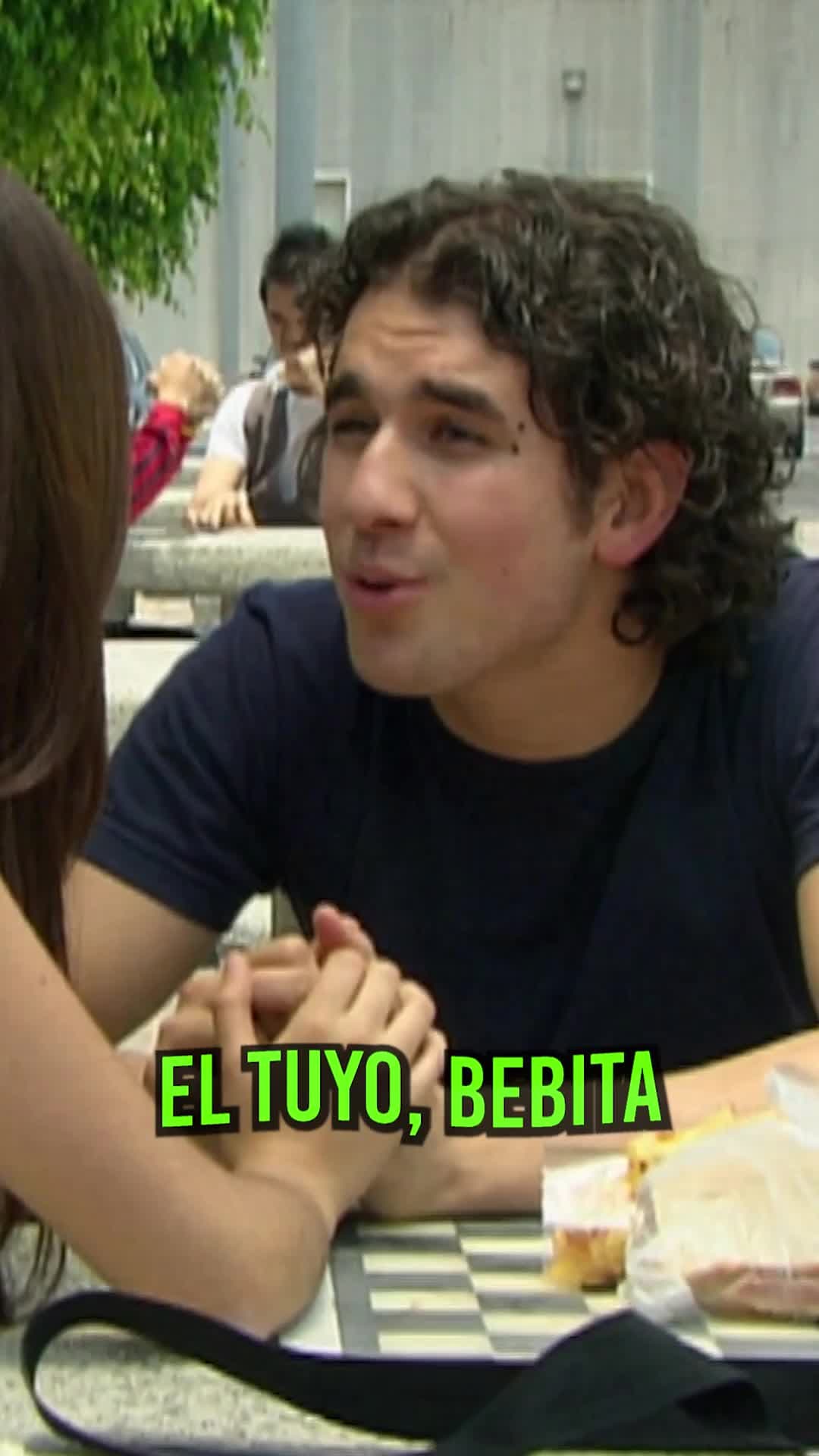 Alan y Kenia se hacen sus piercings sin importar qué las consecuencias