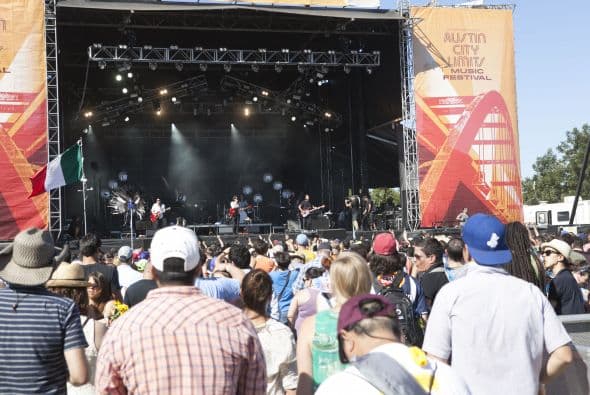 Miles de asistentes de todo el mundo disfrutaron de más de 180 presentaciones de bandas como Pearl Jam, Eminem y Outkast.