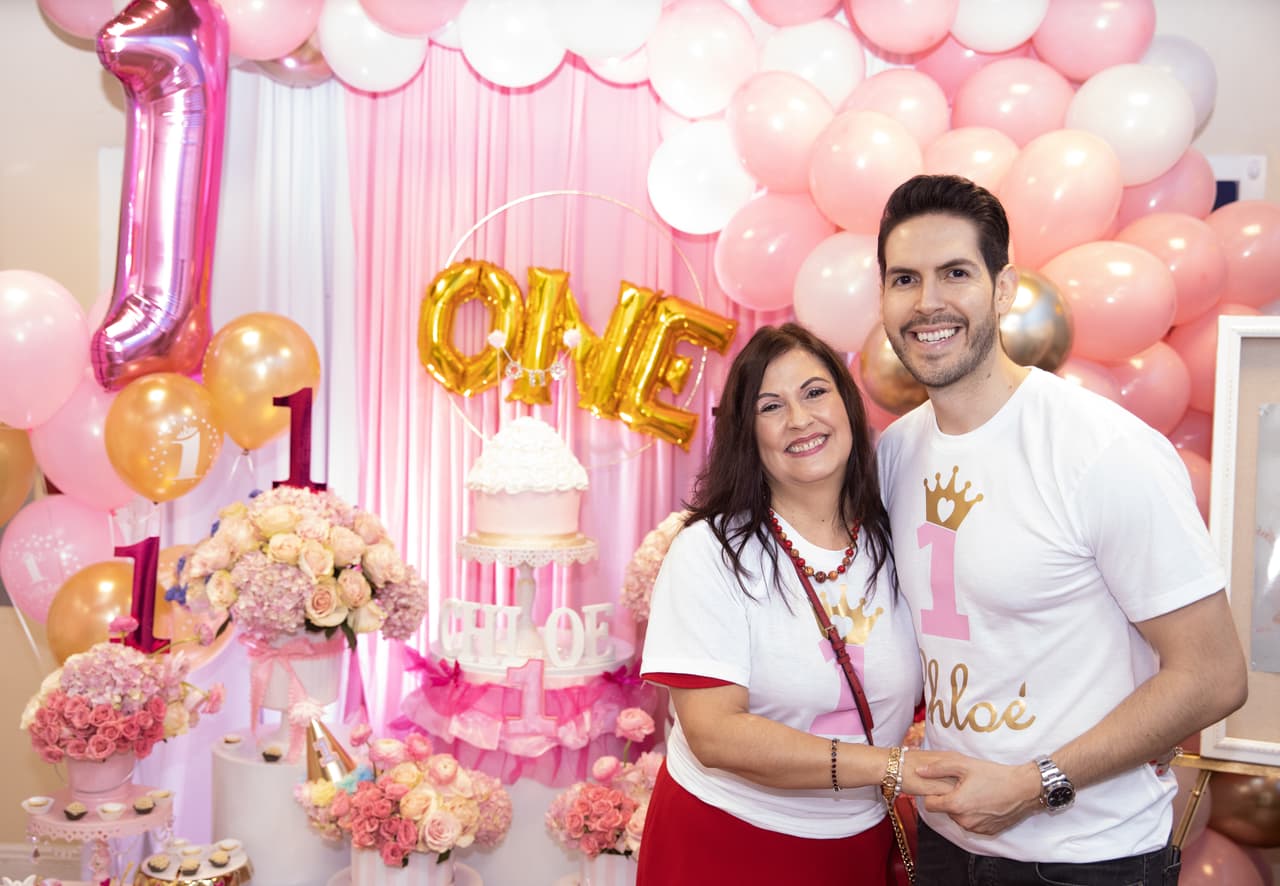 La familia más cercana estaba feliz de ver a Chloé cumplir su primer año y las fotos del recuerdo no pudieron faltar.