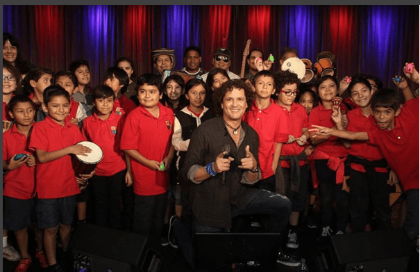 Más de 30 pequeños permanecieron pendientes de cómo es que Carlos le da forma a la música que llena de sabor los escenarios alrededor del mundo.