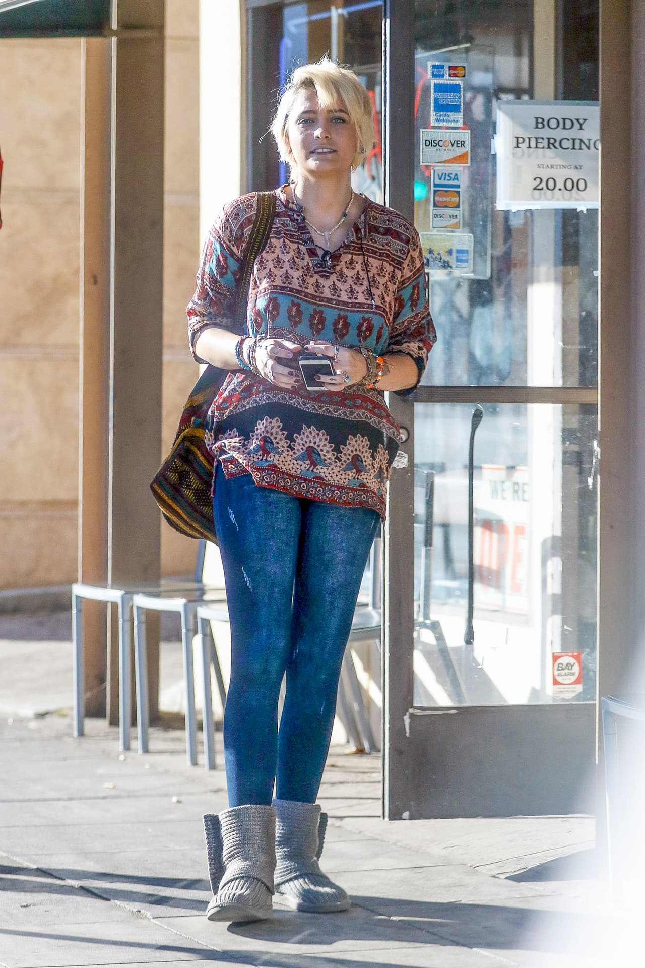 Los paparazzi no se separan de Paris Jackson.