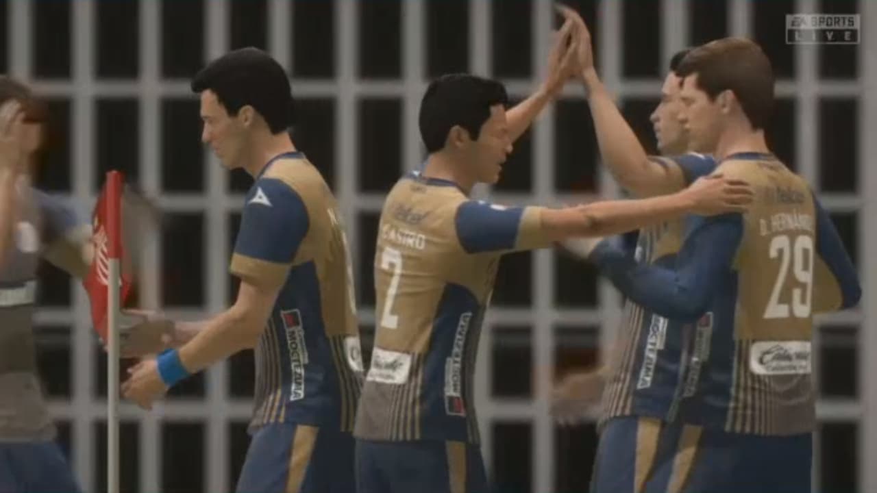 En el futbol virtual, Carlos Gutiérrez destrozó a Daniel Álvarez que terminó jugando con diez hombres.