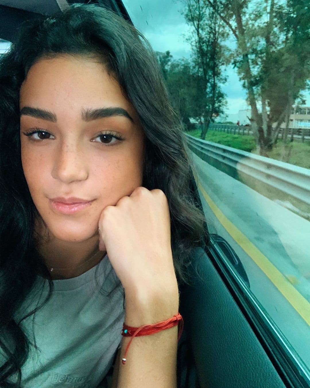 “Después de tantos años que tomaste el trabajo de ser la mejor mamá tiempo completo, finalmente hoy puedo decir que soy una de las muchas afortunadas que te ha visto en ese escenario dando tu vida, y apasionadamente transmitiendo tu amor por tu trabajo y lo que haces al mundo”, escribió en su publicación que compartió el jueves.