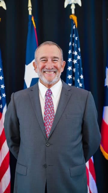 <b>Manuel Cidre Miranda</b> - El empresario tiene años siendo líder en la industria de pastelería y repostería con su empresa Cidrines. De hecho, en el 2016 lanzó su candidatura de manera independiente a la gobernación. Sin embargo, Pierluisi lo designó como el secretario del Departamento de Desarrollo Económico y Comercio.