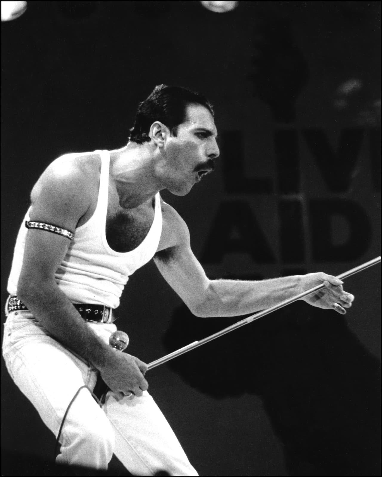Cuando Freddie Mercury cambió su aspecto para imitar un estilo popular entre los hombres gay, no todos sus fanáticos lo aceptaron.