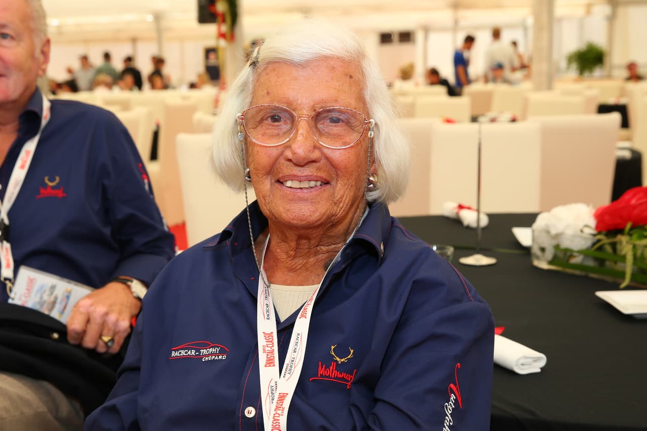 Teresa de Filipis fue la primera mujer que compitió en la Fórmula 1. Estuvo entre 1958 y 1959 en cinco carreras con los equipos Maseratti y Porsche. En el Gran Premio de Francia le impidieron competir al afirmar que "el único casco que una mujer debe usar es el de la peluquería". La italiana manejó el automóvil con el que fue campeón el argentino Juan Manuel Fangio en 1957.