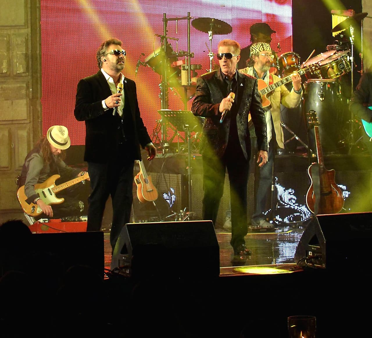 El formato de 'Rompecabezas' será físico y digital. Los admiradores de ambos cantantes ya esperan con ansias que esté disponible a la venta.