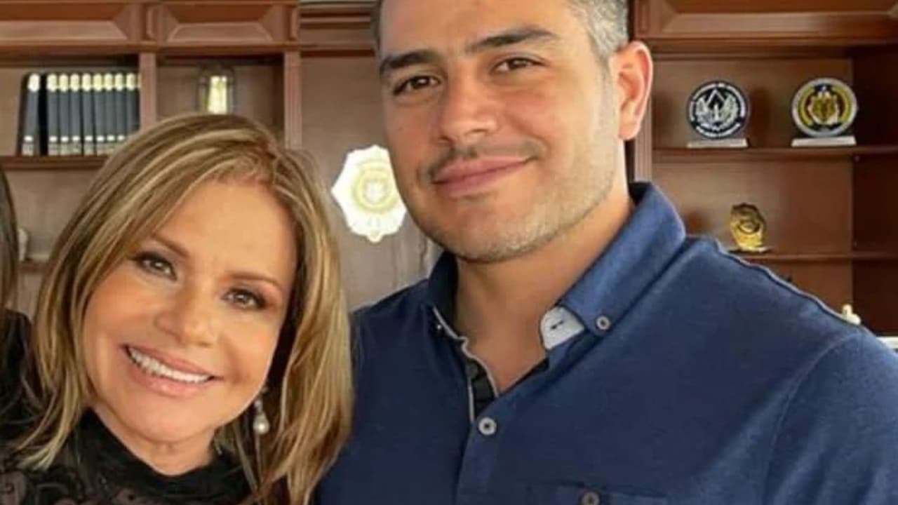 María Sorté con su hijo Omar García Harfuch