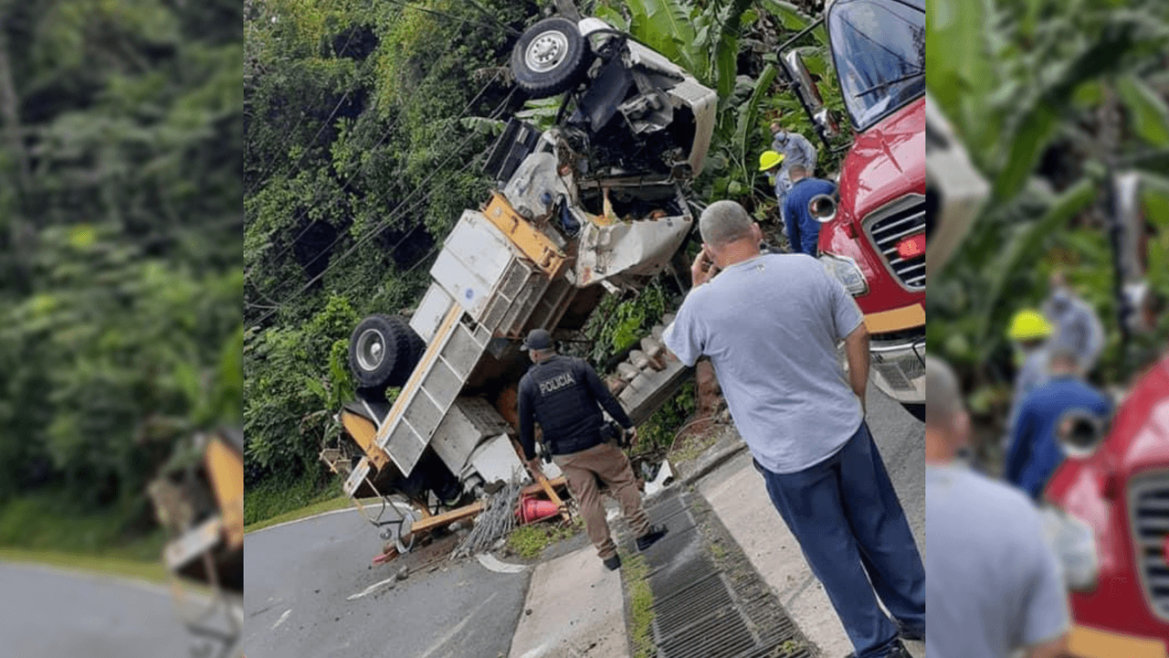 Conductor pierde control de camión de la AEE y vuelca en carretera de Bayamón