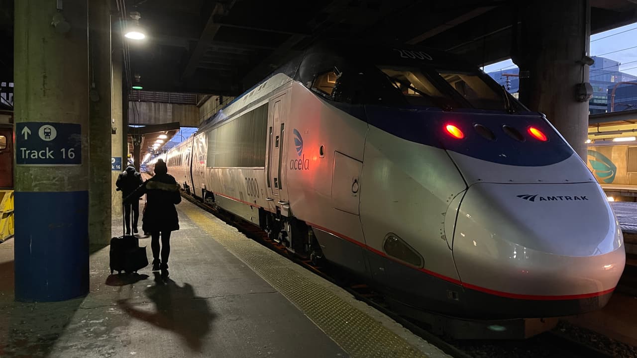 Los expertos en transporte público piensan que si Amtrak no puede obtener más fondos cuando un presidente conocido como "Amtrak Joe" está en el cargo, probablemente nunca lo hará.