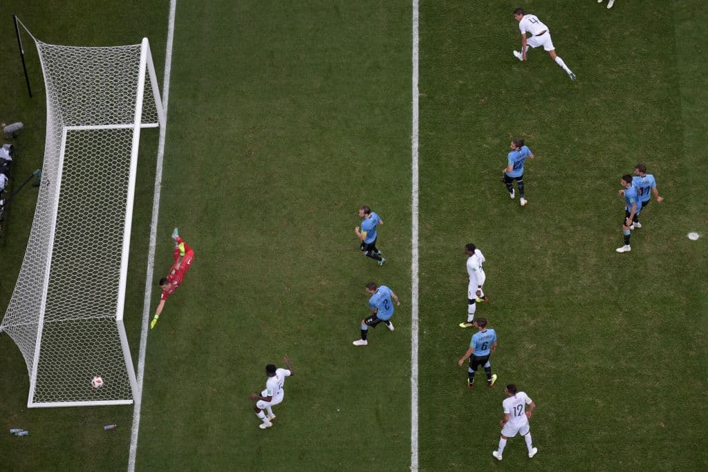 147.- Raphael Varane (Francia) al minuto 40. Uruguay 0-2 Francia. Cuartos de Final.