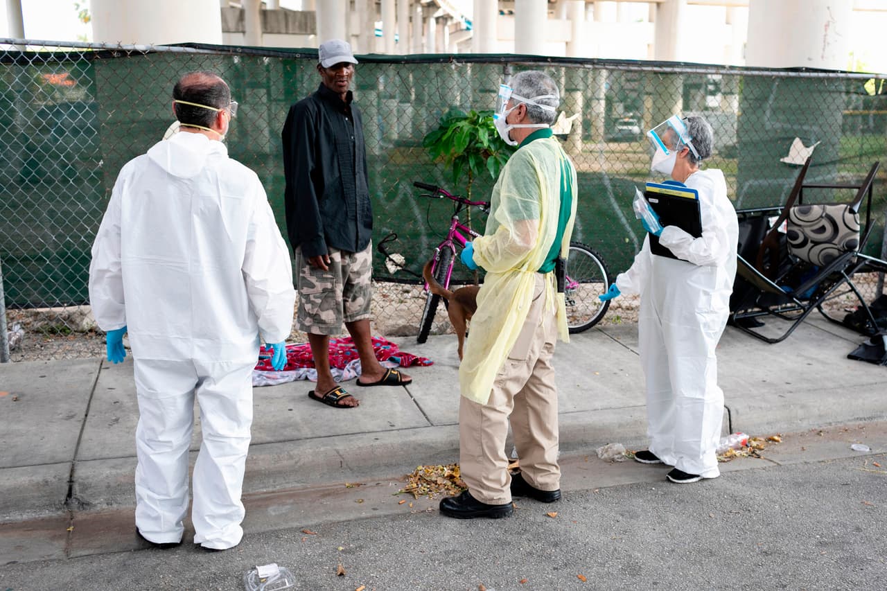 A principios de abril las autoridades informaron que una persona que vive en uno de los refugios para desamparados dispuestos por el condado en medio de la pandemia, dio positivo al coronaviurus, y fue puesta en cuarentena. Después informaron que otros dos dieron positivo en otros lugares. 
<br>