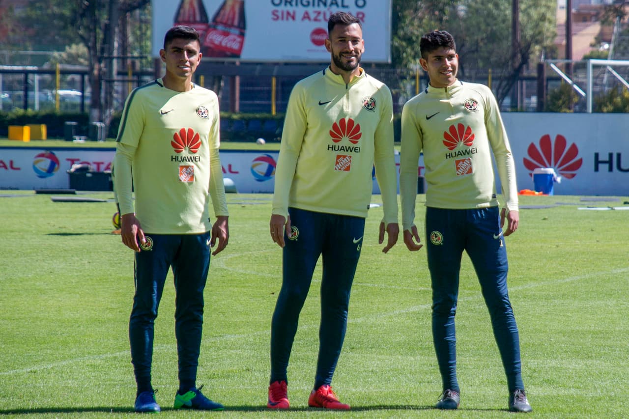 Corona y Aguilera ya jugaron el primer partido de la Liga MX, siendo este su debut con el América. Por su parte, Vargas está en el equipo desde junio de 2017 en transferencia definitiva.