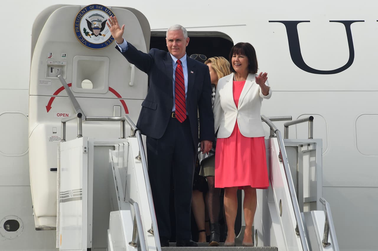 Mike Pence y su familia llegaron a Corea del Sur el 16 de Abril. La gira por Asia durará 10 días.