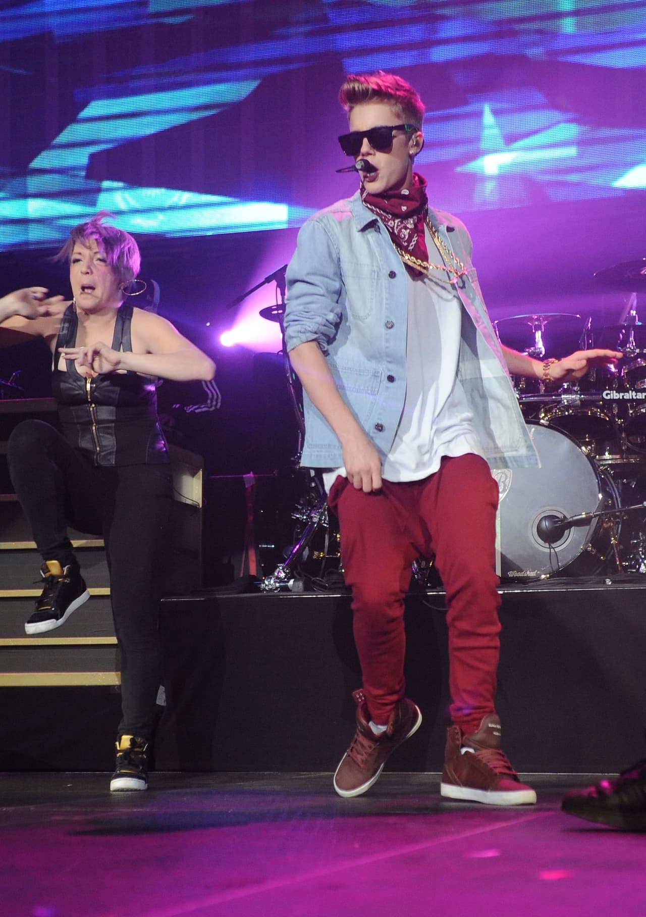 Requisito importante para ser toda una estrella: Las gafas oscuras. Yeah baby!