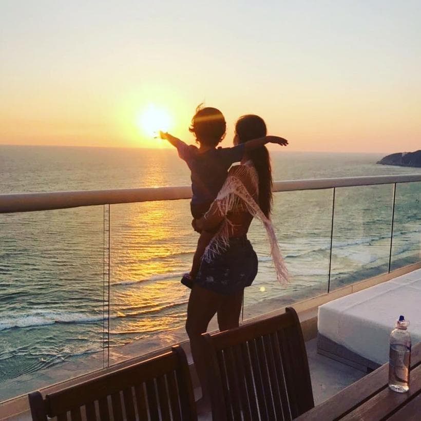 "A la fiscal Ernestina Godoy pidiéndole especial atención en el caso porque ya ha pasado mucho tiempo, ya ha pasado 
<b><a href="https://www.univision.com/shows/el-gordo-y-la-flaca/ninel-conde-regresa-a-los-juzgados-tras-pasar-el-dia-de-la-madre-sin-su-hijo-y-raul-le-dio-este-consejo-video">más de dos meses que este hombre me quitó al niño</a></b>, y pues necesitamos que se actúe. Yo no sé si el niño está bien, o no está bien, evidentemente está siendo mal aconsejado y pues clamar por justicia", dijo en el encuentro con los medios de comunicación.
<br>