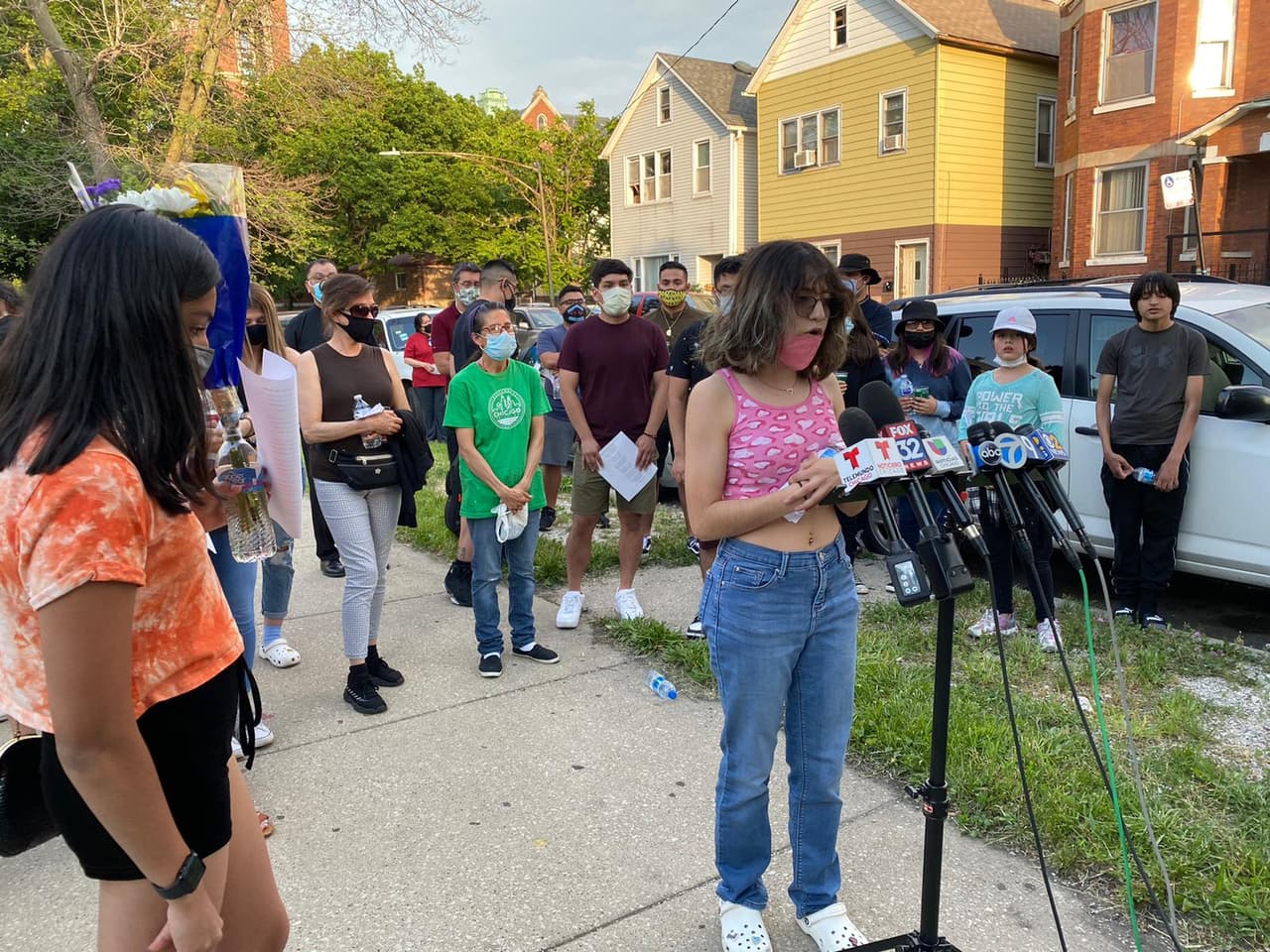 Los allegados y las familias se reunieron para solicitar un alto a la violencia en Illinois.