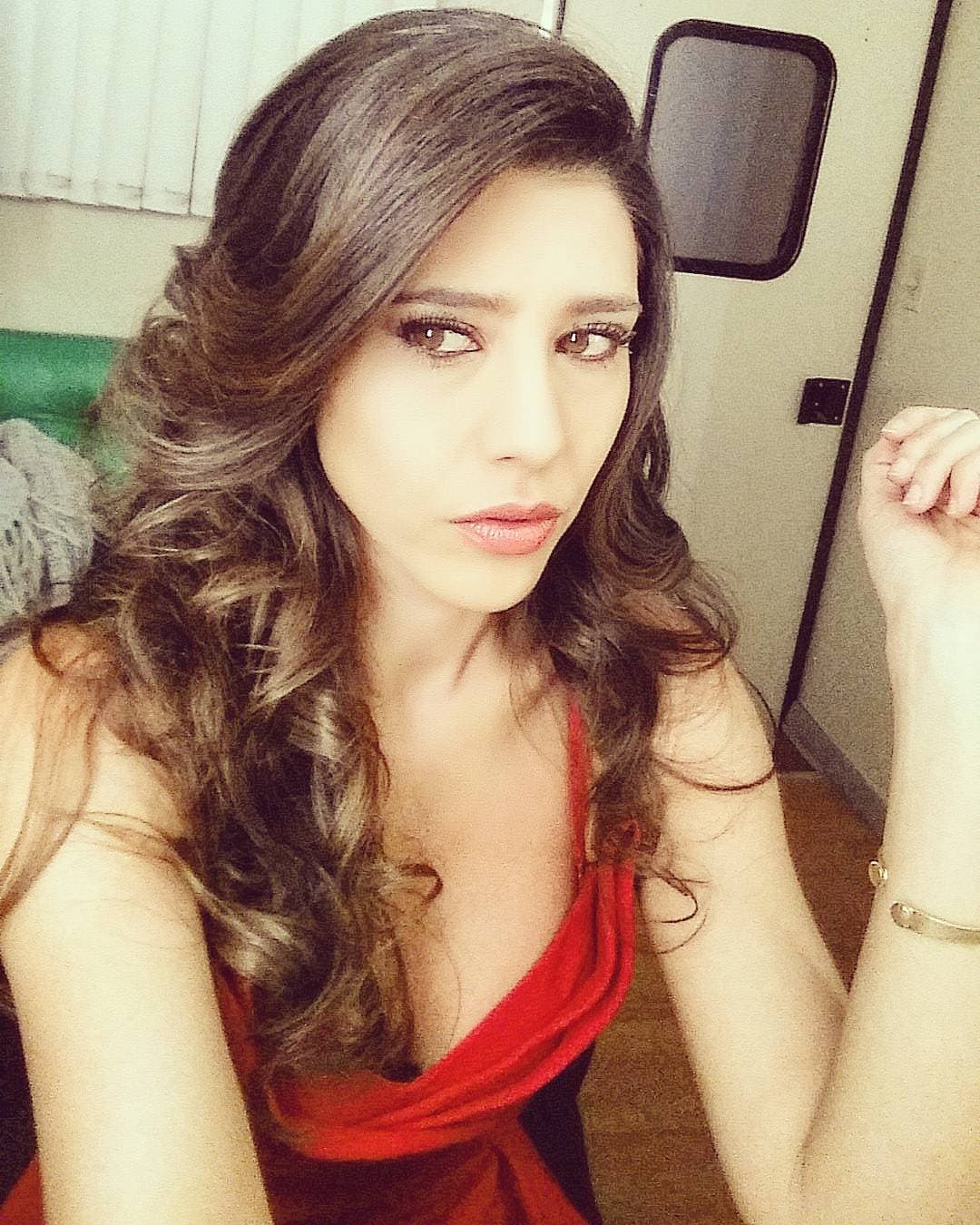 El diario 'El Siglo de Torreón' recogió en 2004 unas declaraciones de Gabriel Soto, en donde negaba que hubiera terminado su relación con Martha Julia por una compañera de trabajo: "Me están armando chismes con una chavita de aquí de la novela, se llama Michelle, quiero aclarar que eso no es cierto, se están agarrando de ahí para justificar un poco todo".