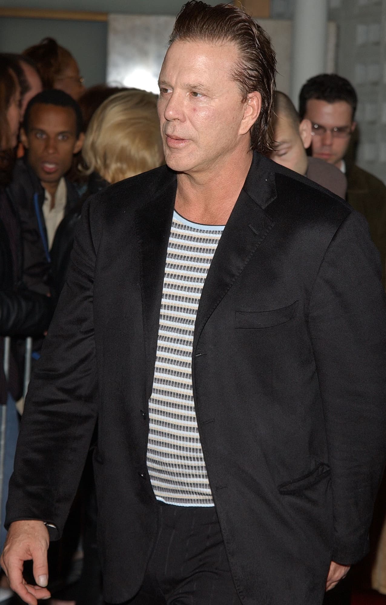 El paso de Mickey en el boxeo fue breve, pero dada la naturaleza de este deporte, quiso arreglarse la cara para volver a ser el galán de años anteriores.