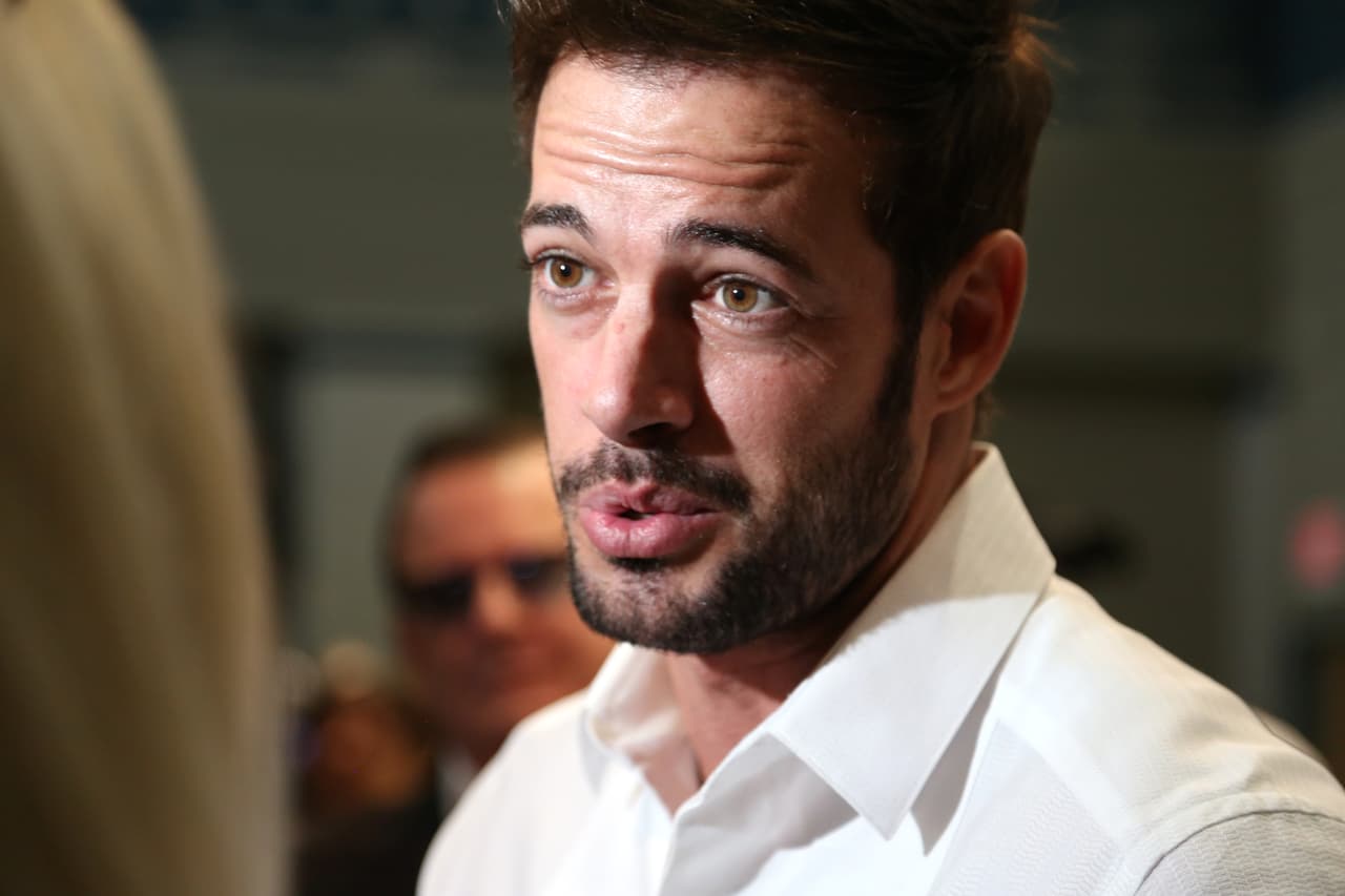 En ellas se convirtió en uno de los
<b><a href="https://www.univision.com/famosos/william-levy-y-las-9-famosas-con-las-que-se-le-ha-relacionado-amorosamente-fotos" target="_blank">galanes más populares </a></b>de la pantalla chica y conforme pasaron los años, esa galanura continuó cautivando a muchas de sus fans.