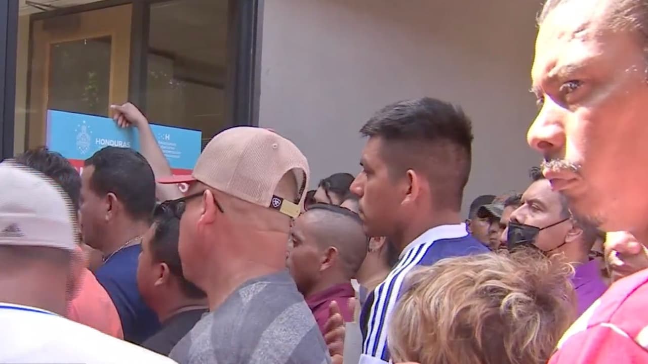 Caos y cancelaciones de citas: hondureños denuncian la “negligencia” de su consulado en Houston