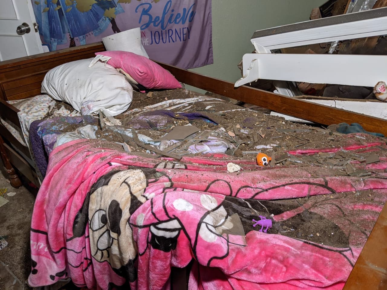 La niña no sufrió heridas graves.