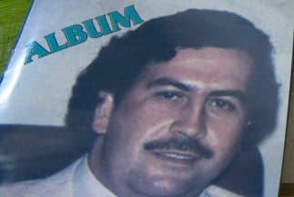 Hasta se editó un álbum del criminal, el cual tenías que llenar con estampillas, está basado en la serie "El patrón del mal".