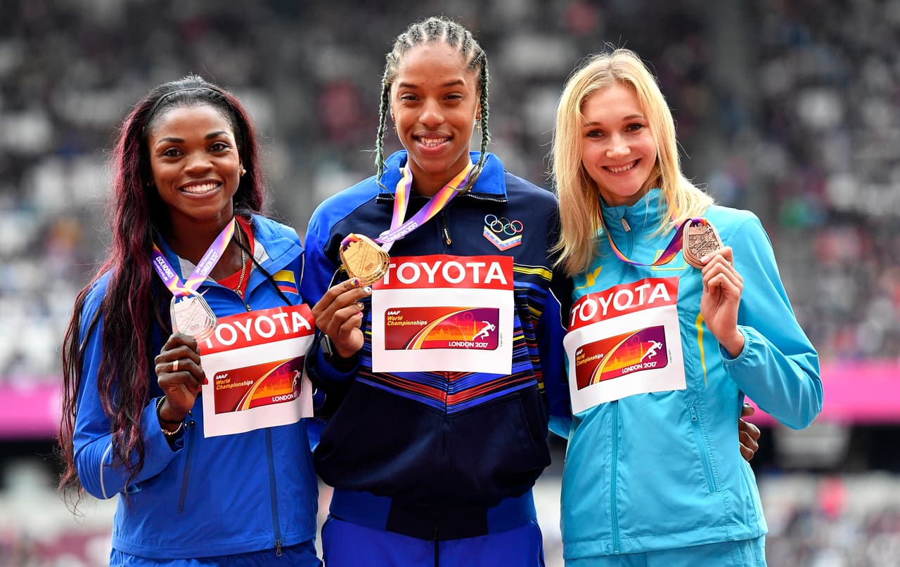 Mientras que en el Mundial cayó contra la venezolana Yulimar Rojas (centro), al final de la temporada perdió la Liga Diamante contra la kazaja Olga Rypakova.