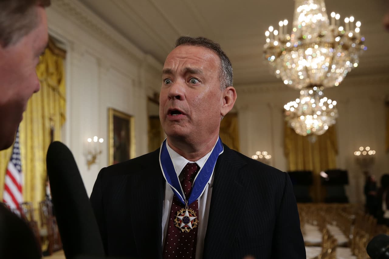 Tom Hanks, nominado al Globo de Oro en ocho ocasiones anteriores y ganador en cuatro de ellas, no fue considerado este año por su interpretación del piloto de aviación Chesley Sullenberger .