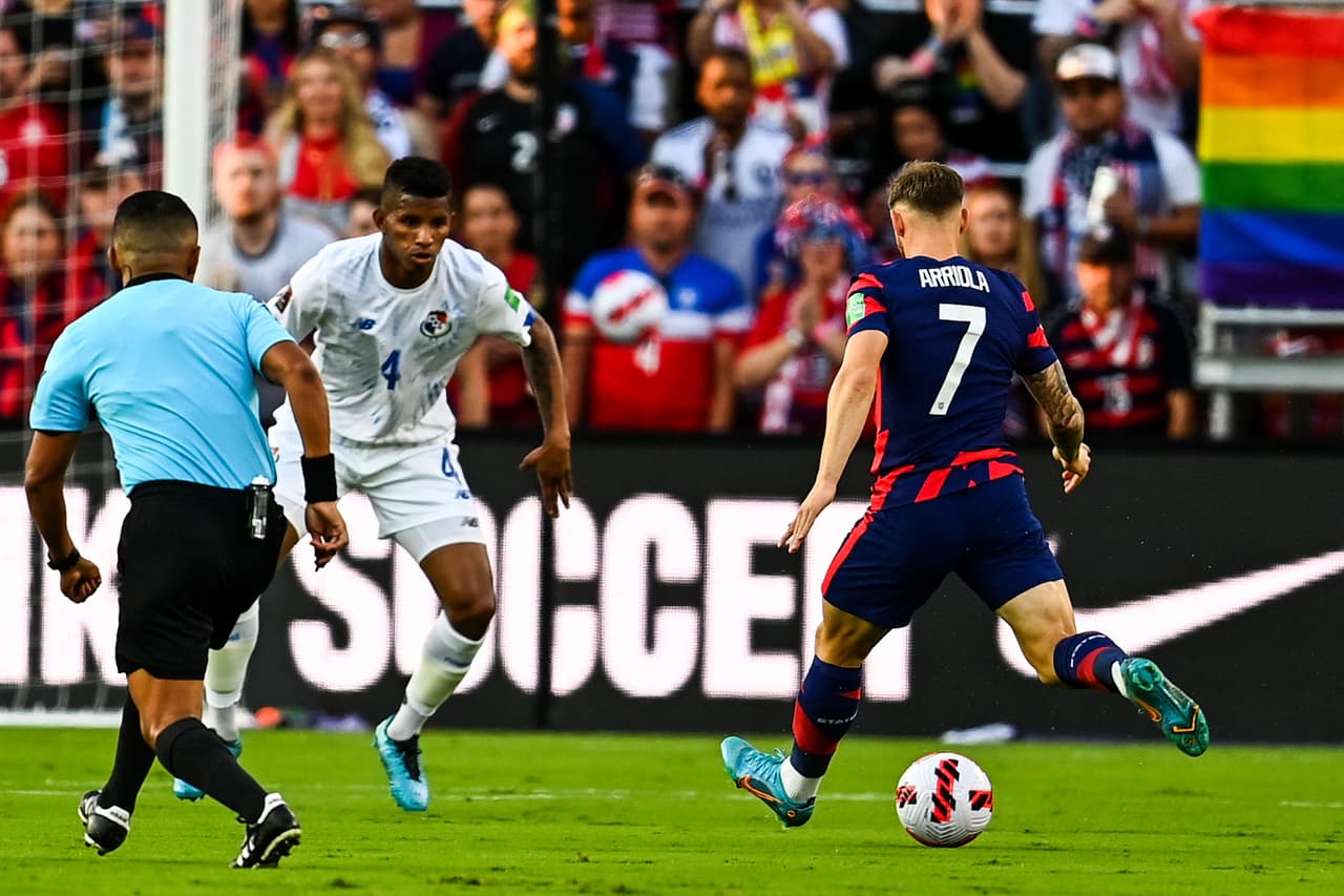 Con gran actuación de Christian Pulisic, la selección de Estados Unidos le pasó por encima a Panamá, lo eliminó y puso pie y medio en Qatar 2022 en lo que sería su regreso a una Copa del Mundo.