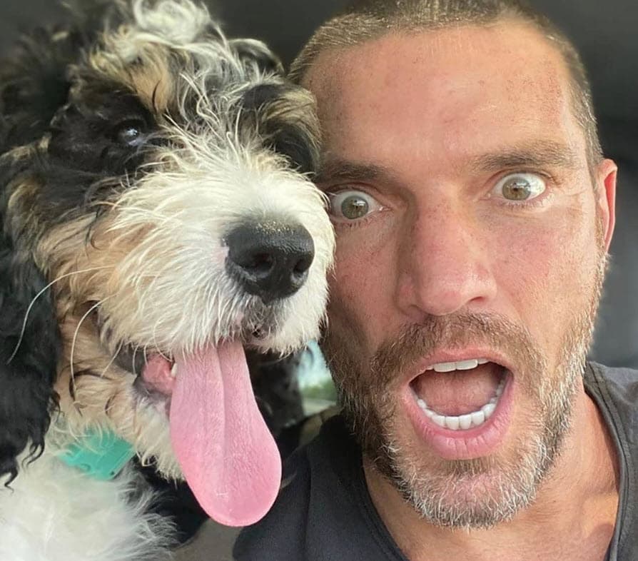 A la pareja le ha tocado llevar el noviazgo en medio de la 
<b><a href="https://www.univision.com/noticias/salud/mapa-actualizado-del-coronavirus-cifras-de-casos-confirmados-y-fallecidos" target="_blank">pandemia mundial de coronavirus. </a></b>
<br>