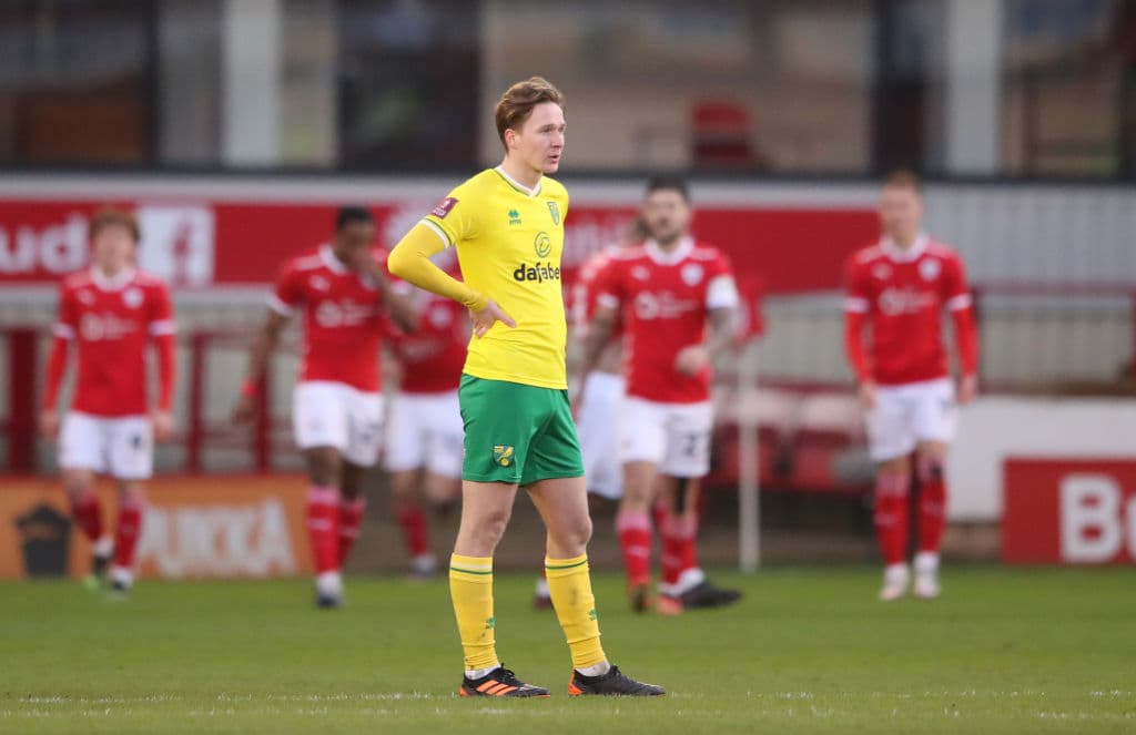 Barnsley consiguió su pase despachando por la mínima al Norwich.