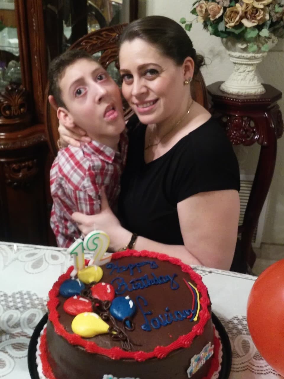 Sujey Esquivias y su hijo Favian, quien era cuadrapléjico y recibió ayuda de la Administración del Seguro Social durante algunos años, antes de fallecer en marzo de 2019.