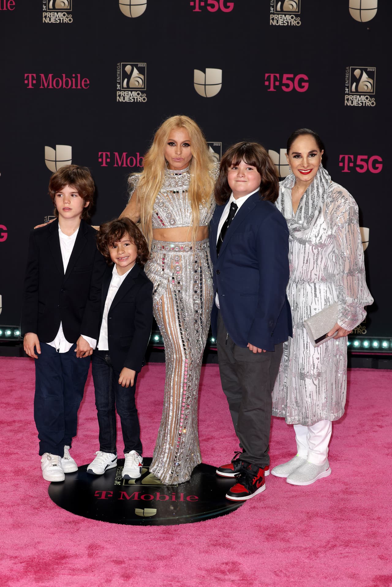 <b>Paulina Rubio </b>no sólo ganó, igual no dudó en presumir a sus hermosos hijos, Nico y Eros.
