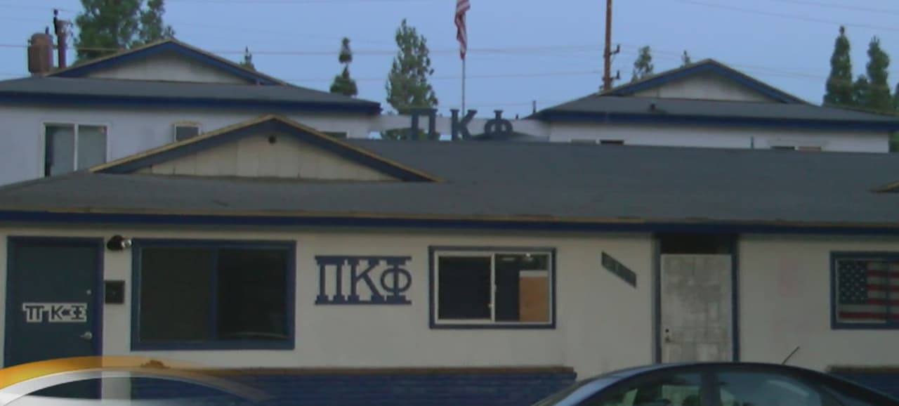 Autoridades investigan apuñalamiento de dos jóvenes cerca de Cal State Fullerton