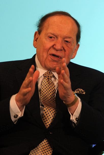 8. SHELDON ADELSON " Una cara nueva en la lista de los primeros diez es este rey de los casinos. Su fortuna creció en $7 mil millones en el último año. Casi un 90 por ciento de sus beneficios proviene de sus inversiones en Asia. Su fortuna se calcula en $21,500 millones.