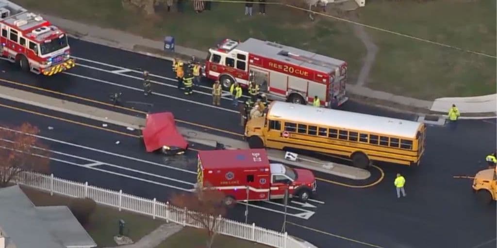 Muere adolescente en choque con autobús escolar en New Castle 