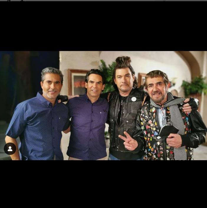 "Hicimos el piloto para un programa, que parece ya tiene la luz verde y hacen
<b> una parodia de novelas conocidas</b> y las llevan 20, 30, 15 años después", platicó el recordado villano en entrevista con 'De primera mano' este lunes 7 de marzo. En la imagen, el actor aparece caracterizado como 'El Memo'. 
<br>