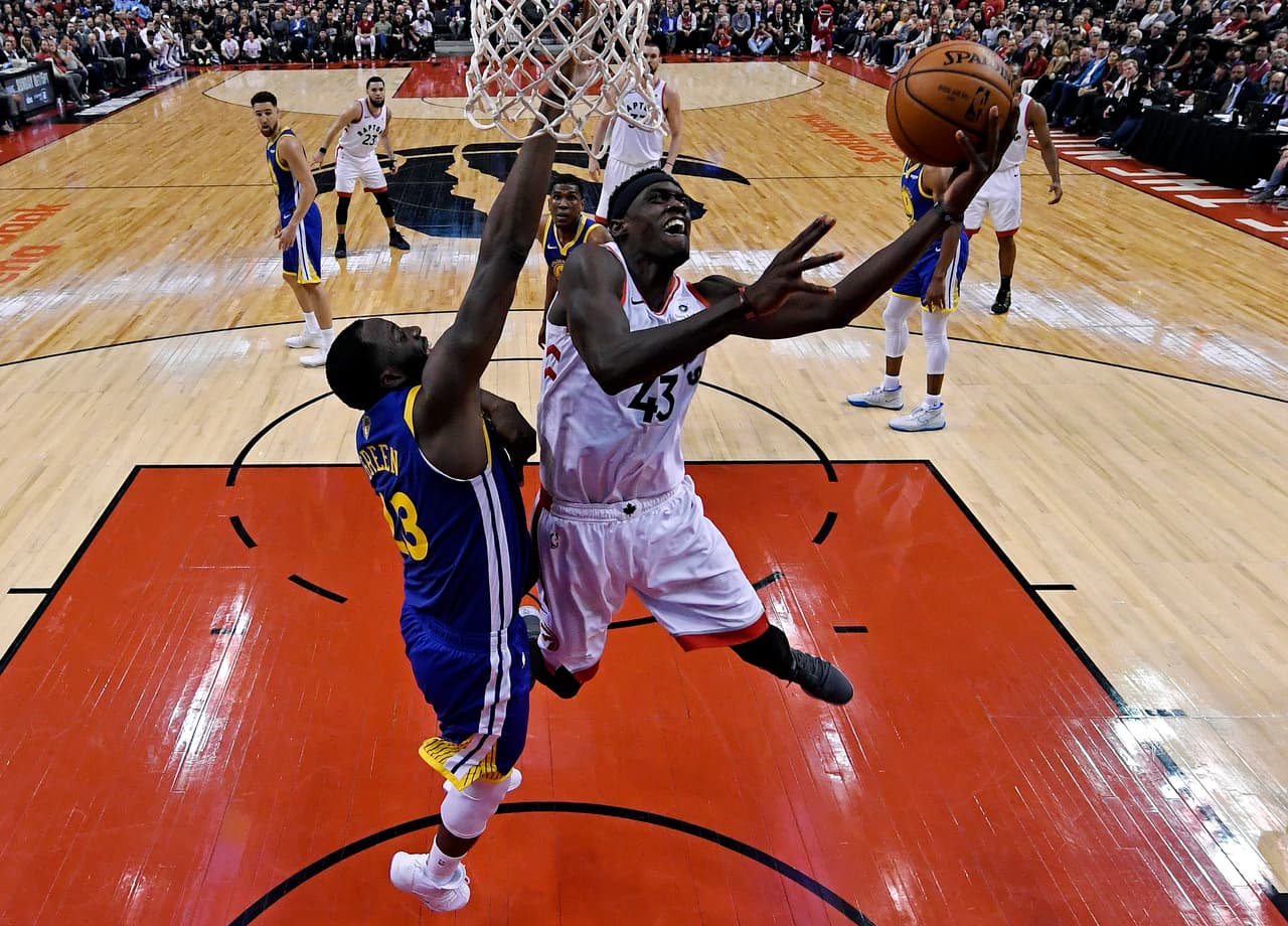 Siakam se despachó con 14 puntos en el tercer cuarto para cargar en sus hombros a los Raptors y encaminarlos a tener una ventaja por 88-81 de cara al último periodo.