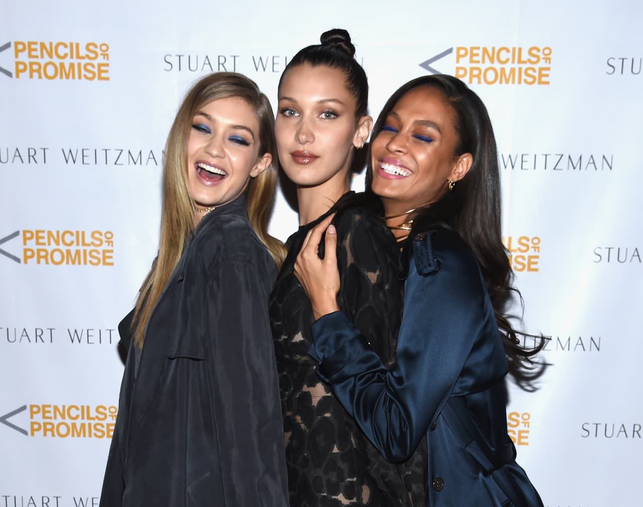 Aquí Joan con las hermanas supermodelos Gigi y Bella Hadid.
