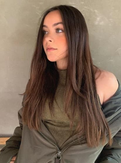 Su papá, el productor musical Abelardo Vázquez, ha trabajado al lado de grupos como Reik, Camilia, entre otros, y fue quien los impulsó al inicio de su carrera.