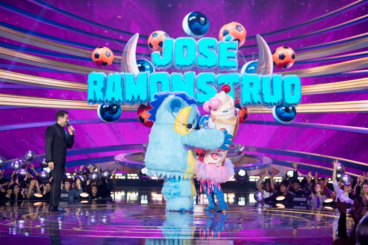 José Ramonstruo abrazó a Pastelito para despedirse de ella.