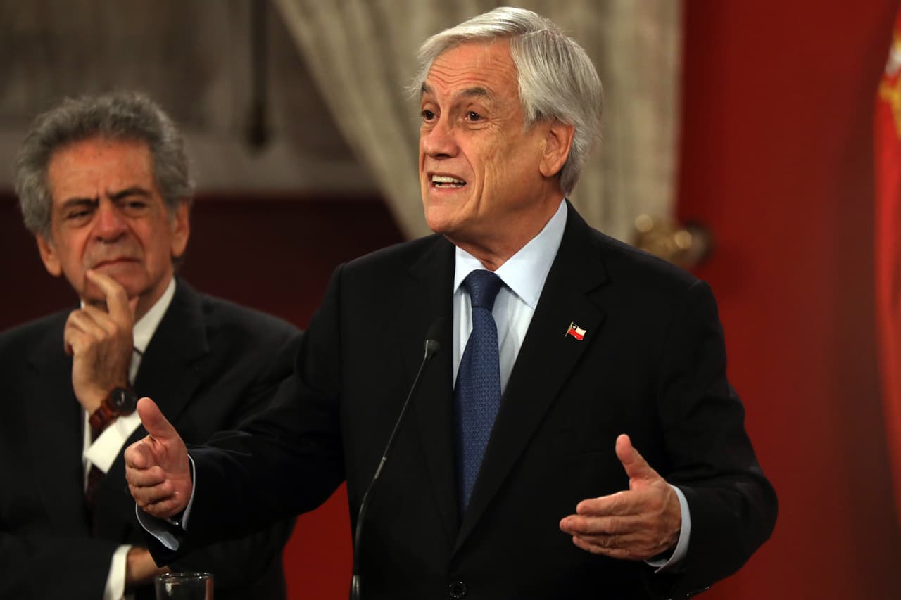 Presidente de Chile promulga ley que habilita un plebiscito para cambiar la Constitución