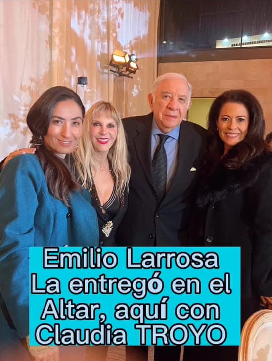 Entre los invitados también estuvo
<b>Claudia Troyo</b>, quien es otra de las actrices que siempre trabaja con Emilio Larrosa.
<br>