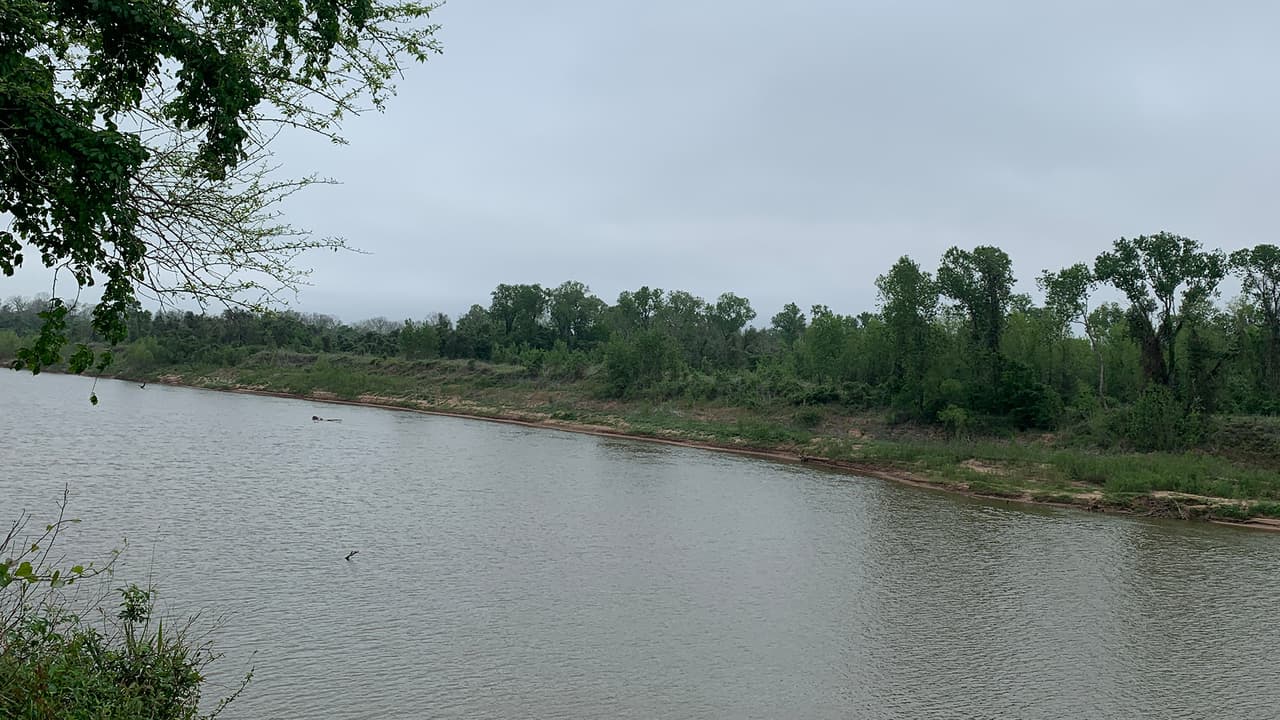 Está ubicado en Park Road 38, San Felipe, TX 77473.