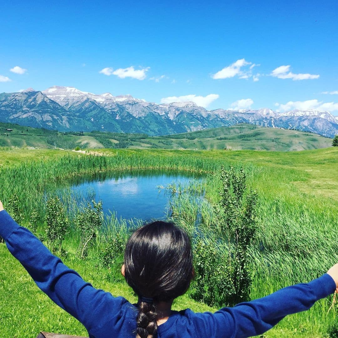 Retratos de sus viajes a lugares extraordinarios del mundo no faltaron en el álbum fotográfico con el que felicitó a su niña.