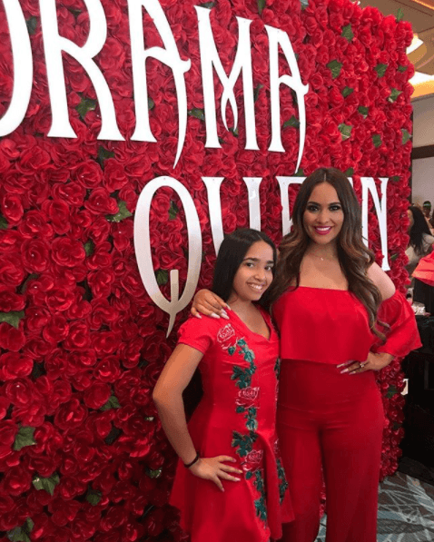 En junio de 2015 la esposa de Lupillo Rivera lanzó al mercado de cosméticos la marca Drama Queen en la que incluye sombras y labiales.